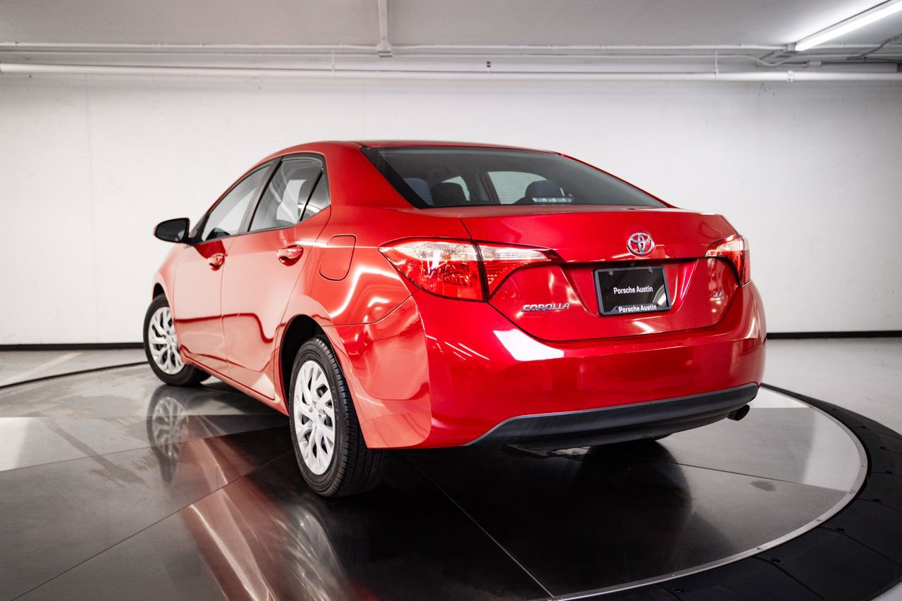 Used 2018 Toyota Corolla LE image 3