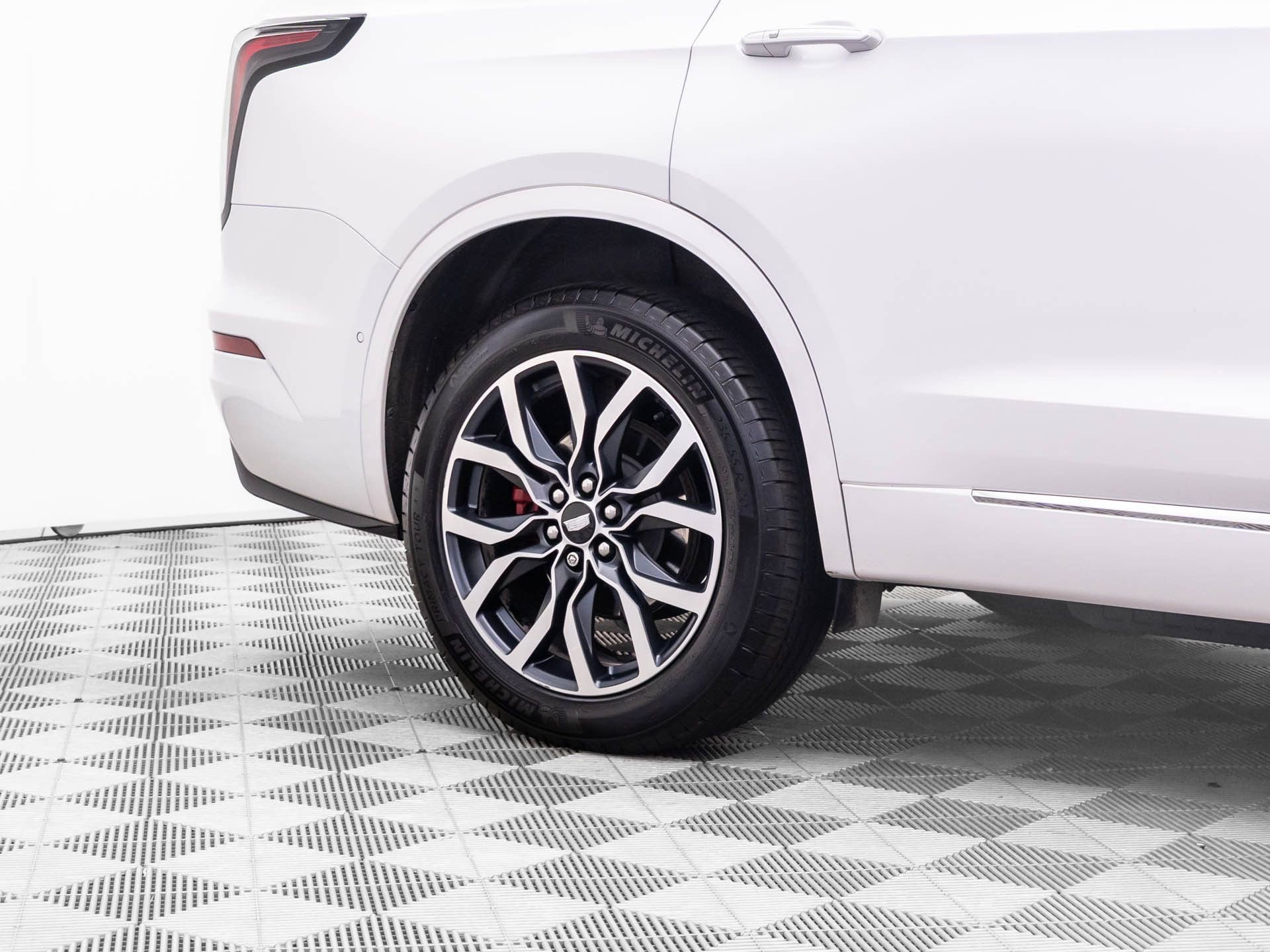 Certified 2025 Cadillac XT6 Sport w/ Platinum Package image 38