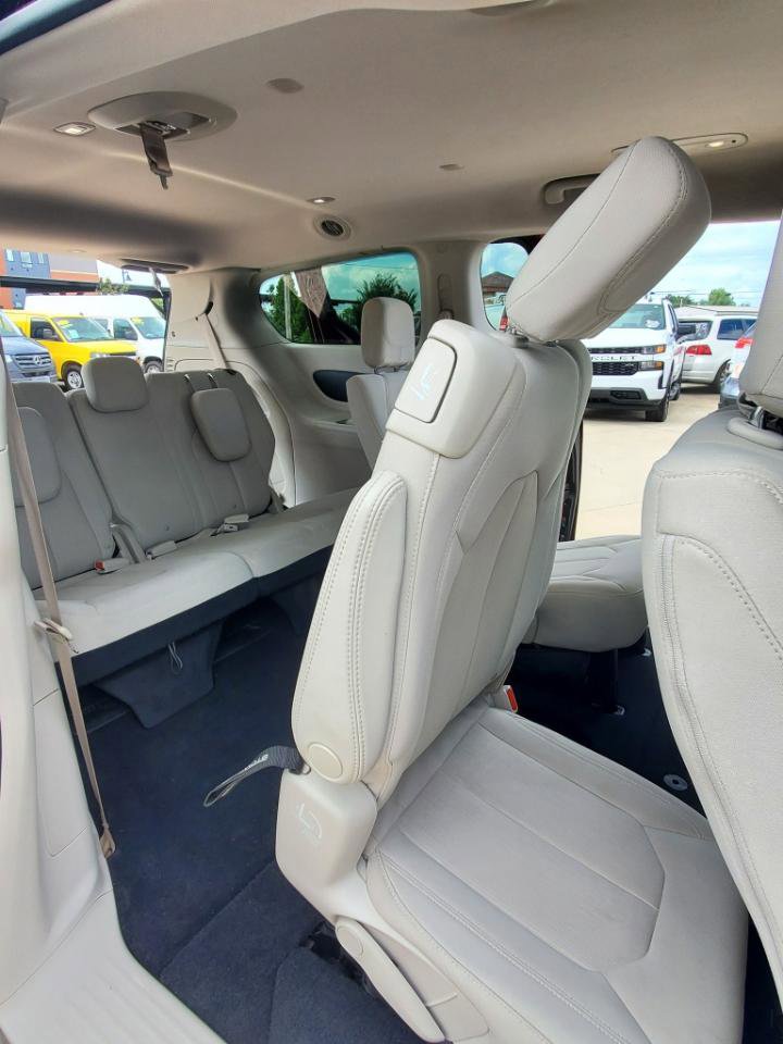 Used 2017 Chrysler Pacifica Touring image 19