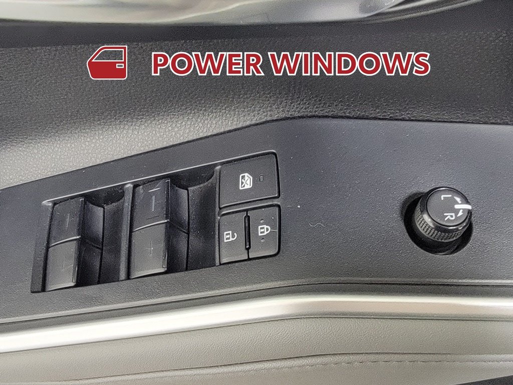 Used 2022 Toyota Highlander XLE AWD/4WD image 29