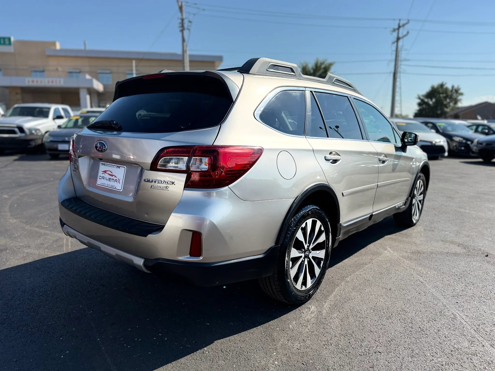 Used 2015 Subaru Outback 2.5i Limited AWD/4WD image 3