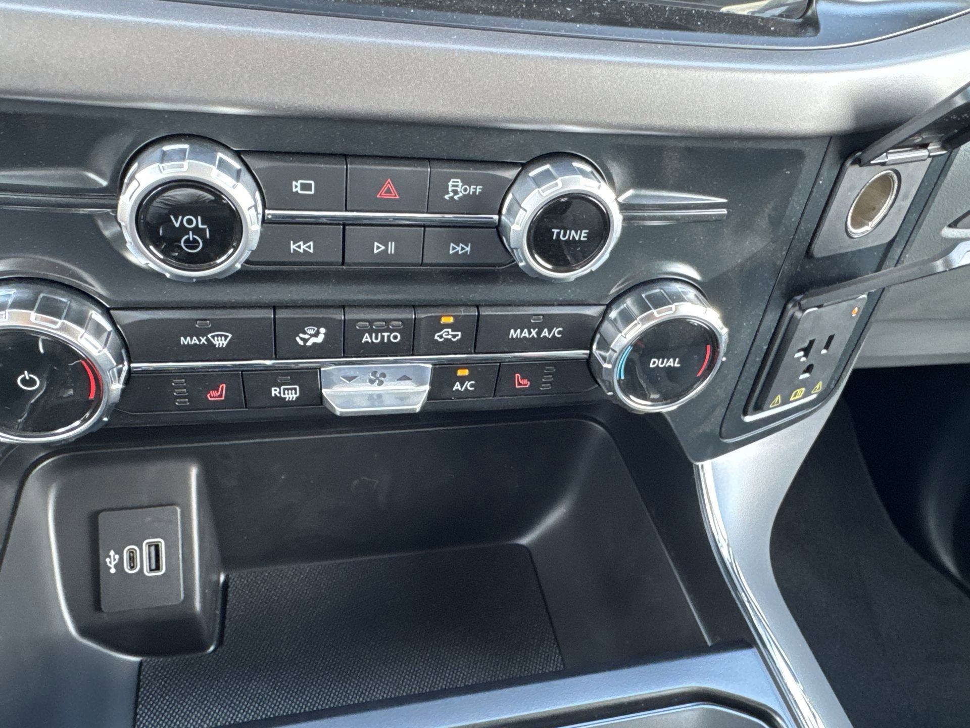 Used 2025 Ford F150 Lightning XLT image 53