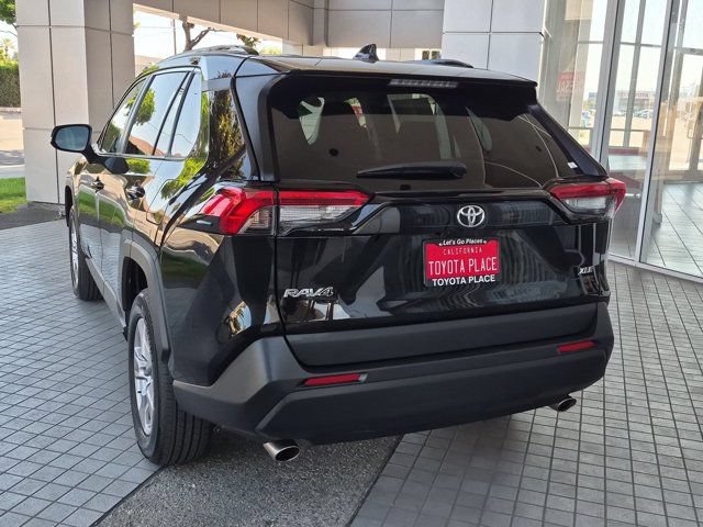 Used 2025 Toyota RAV4 XLE FWD image 11