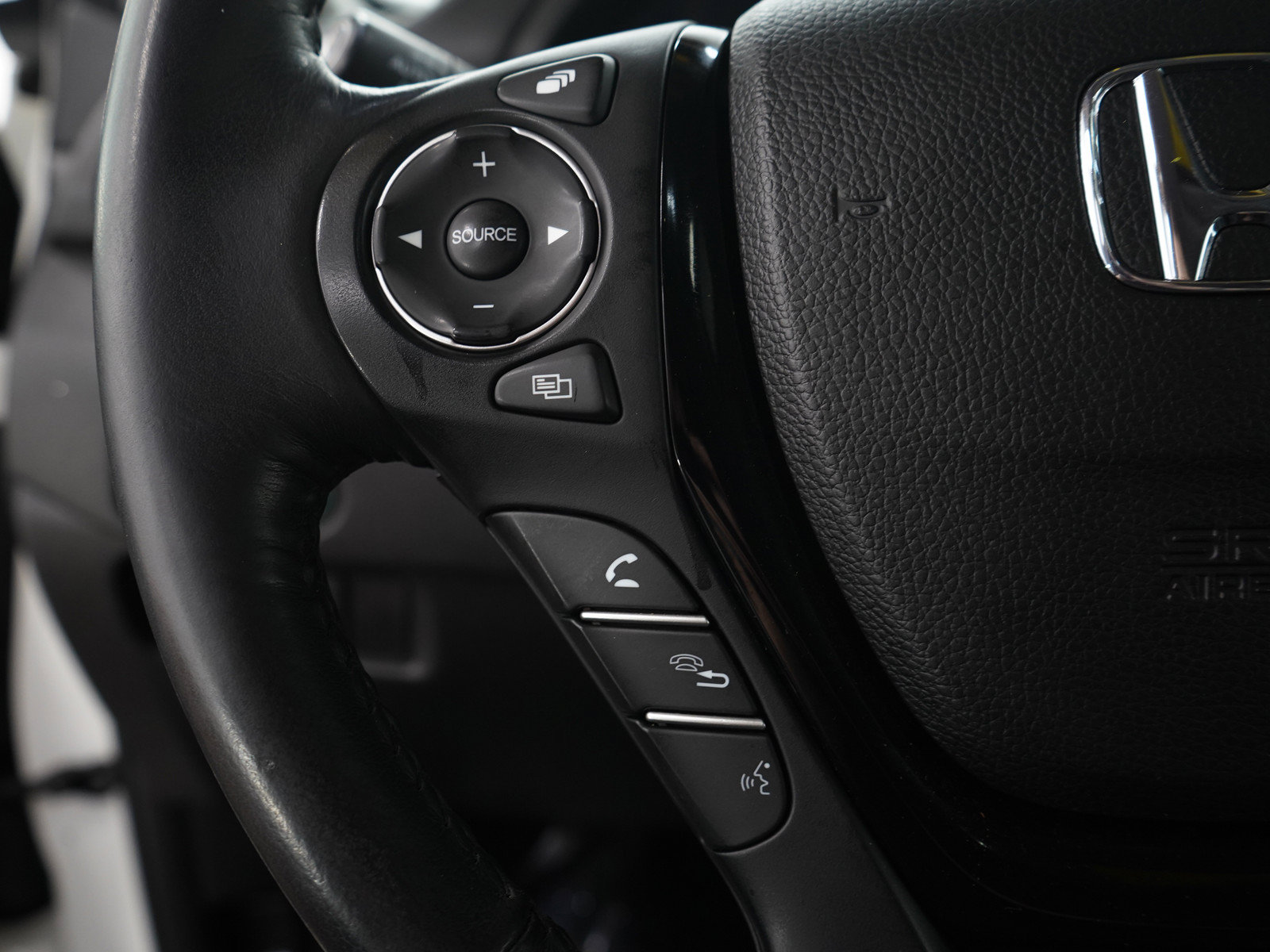 Used 2017 Honda Pilot Touring image 31