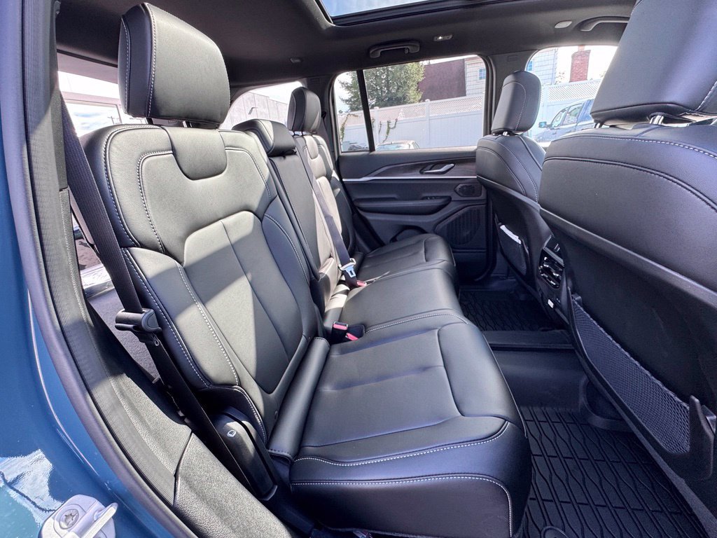 New 2026 Jeep Grand Cherokee Limited w/ Limited Altitude Package AWD/4WD image 21