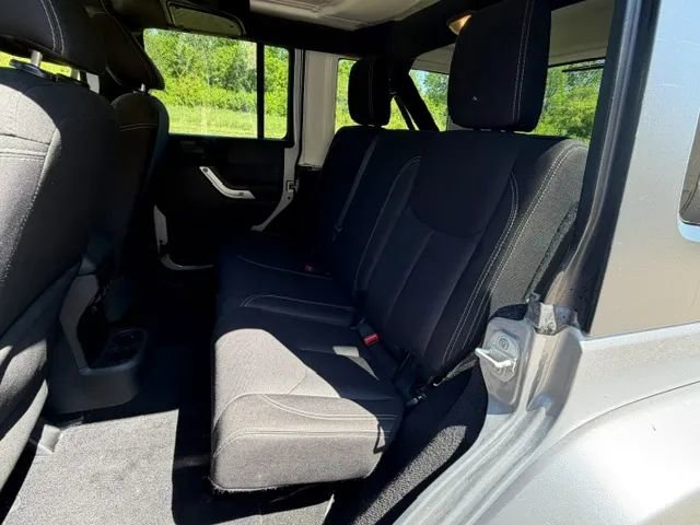 Used 2016 Jeep Wrangler Unlimited Sahara w/ Dual Top Group AWD/4WD image 14