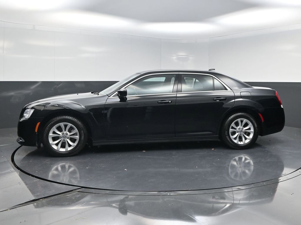 Used 2023 Chrysler 300 Touring image 16