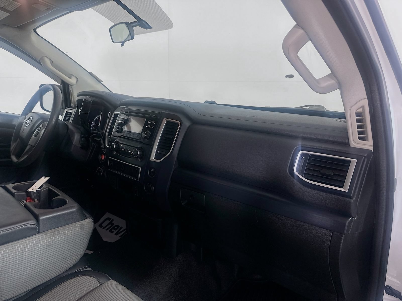 Used 2017 Nissan Titan S AWD/4WD image 23