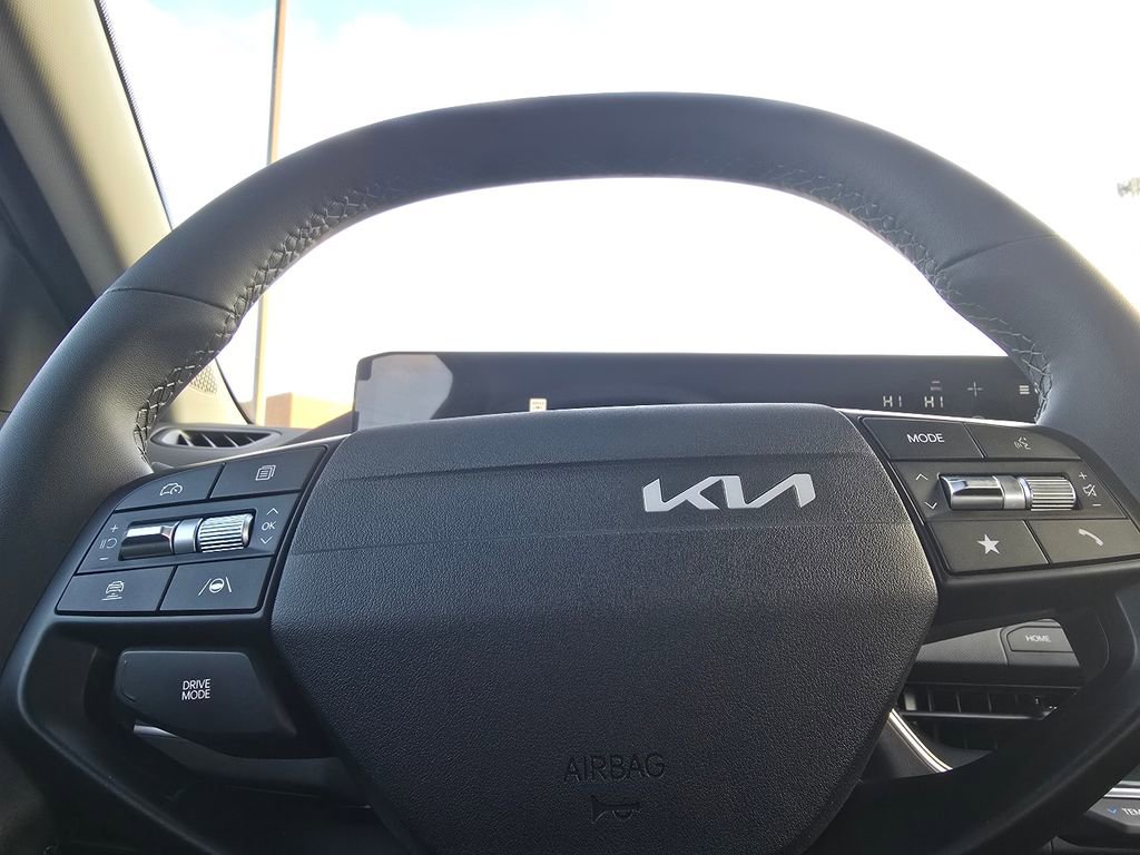 New 2025 Kia K4 EX image 24