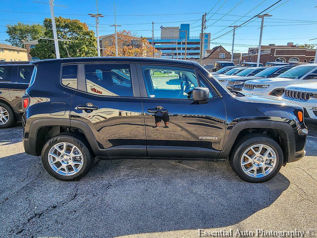 Certified 2023 Jeep Renegade Latitude AWD/4WD image 10
