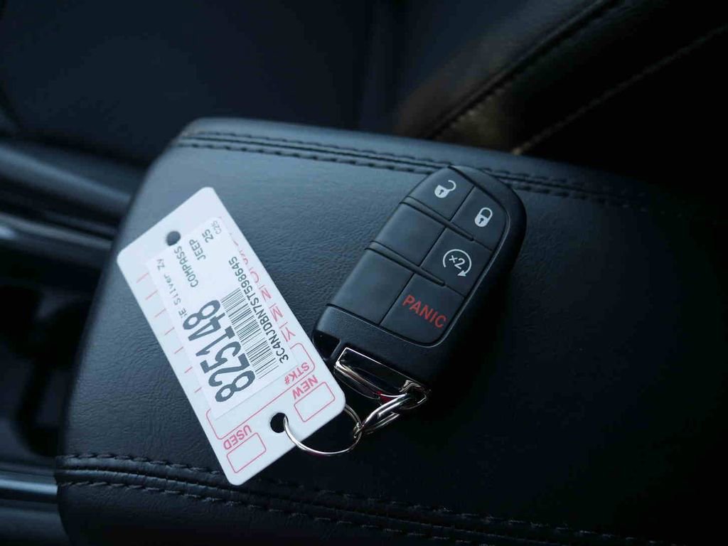 New 2025 Jeep Compass Latitude image 29