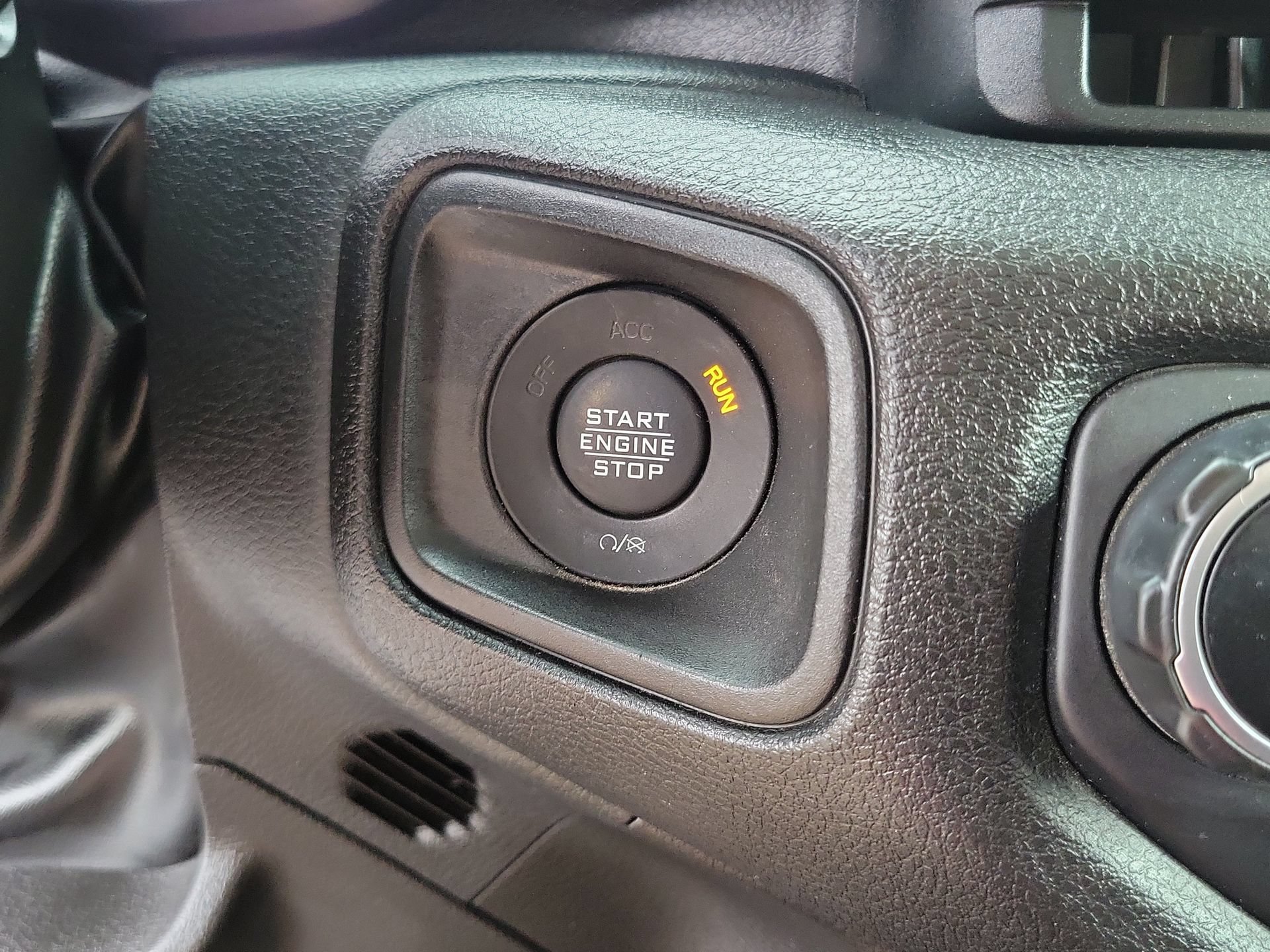 Certified 2024 Jeep Wrangler Unlimited AWD/4WD image 15