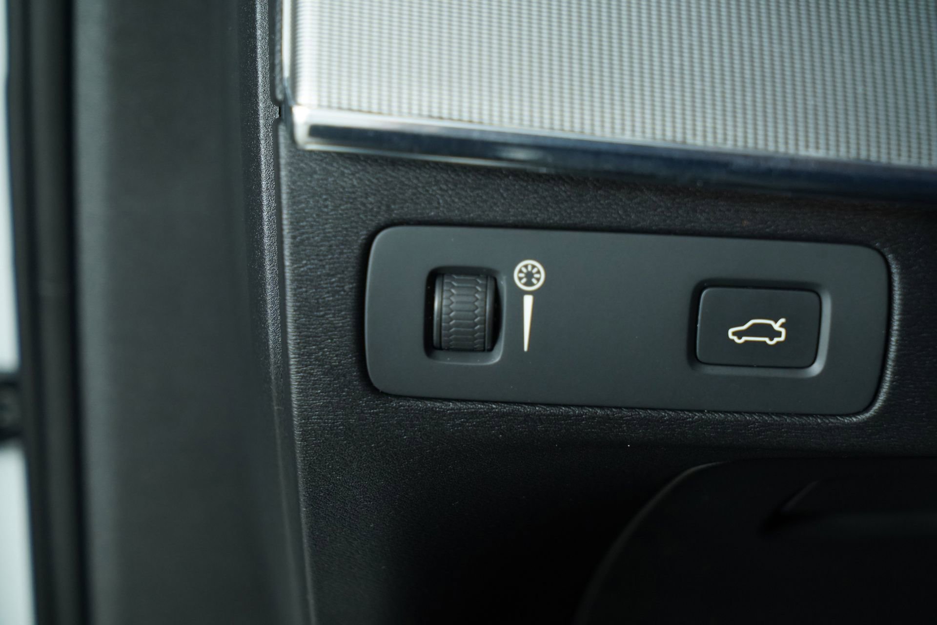 Used 2016 Volvo XC90 T6 R-Design w/ Protection Package Plus image 38