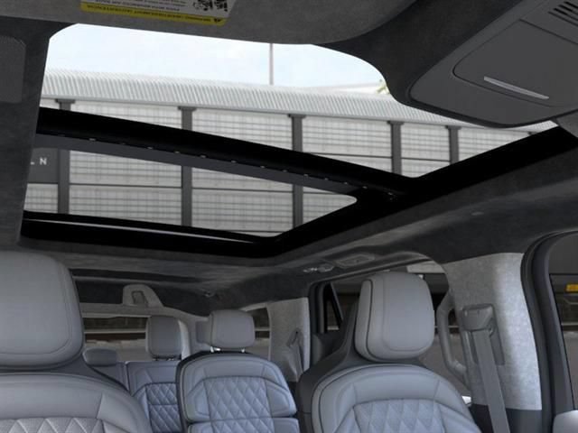 New 2026 Lincoln Navigator Black Label AWD/4WD image 22