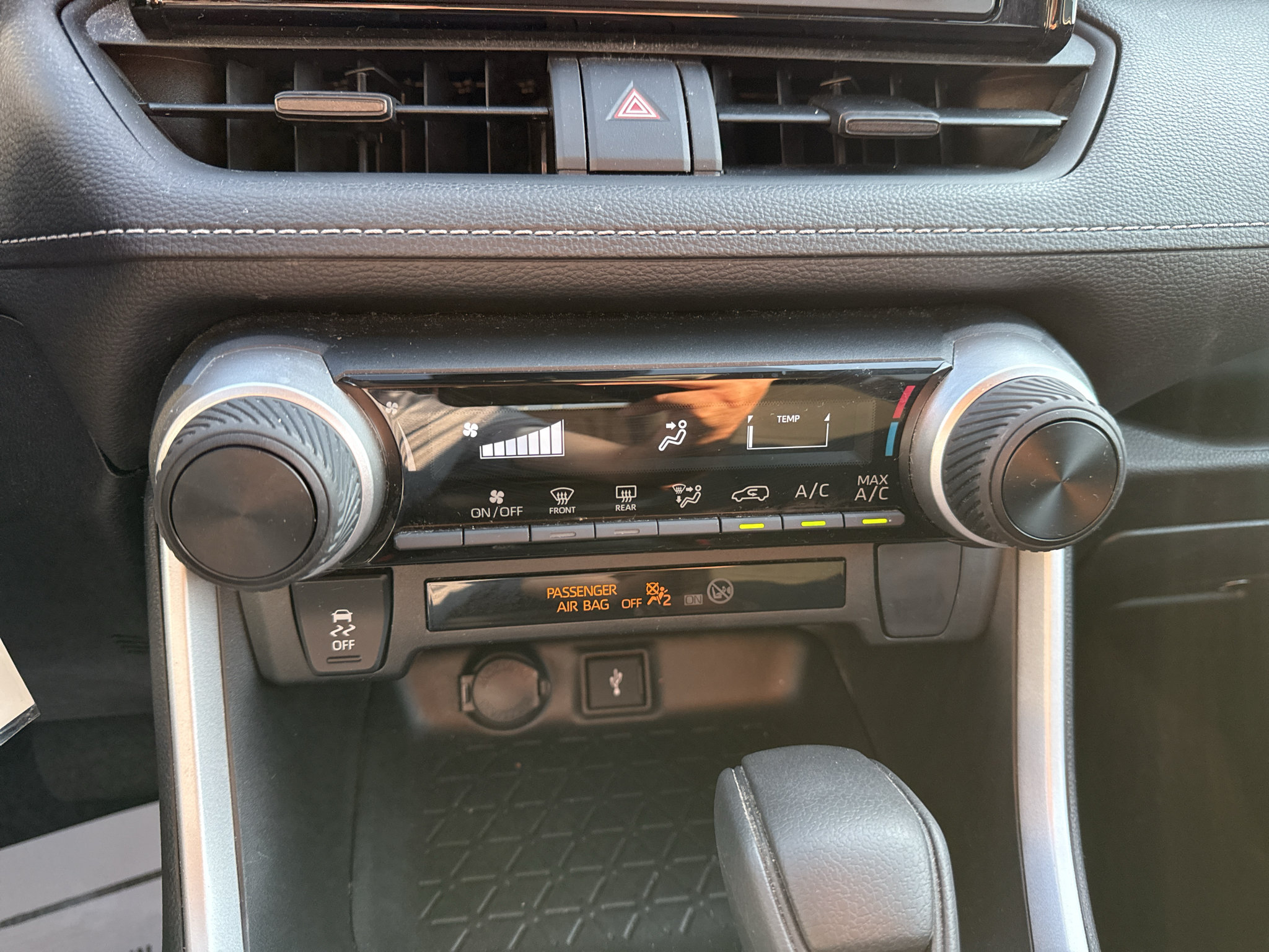 Used 2022 Toyota RAV4 LE FWD image 18