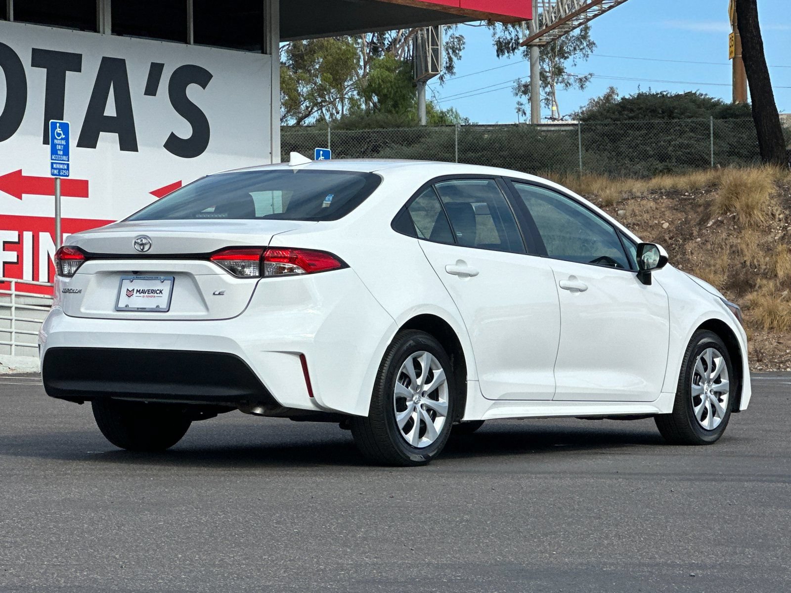 Used 2024 Toyota Corolla LE FWD image 5