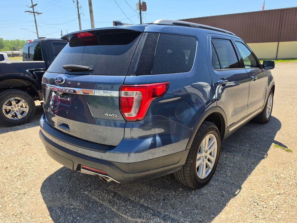 Used 2018 Ford Explorer XLT AWD/4WD image 2