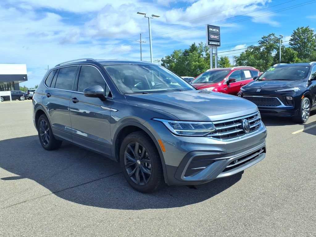 Used 2024 Volkswagen Tiguan SE AWD/4WD image 3
