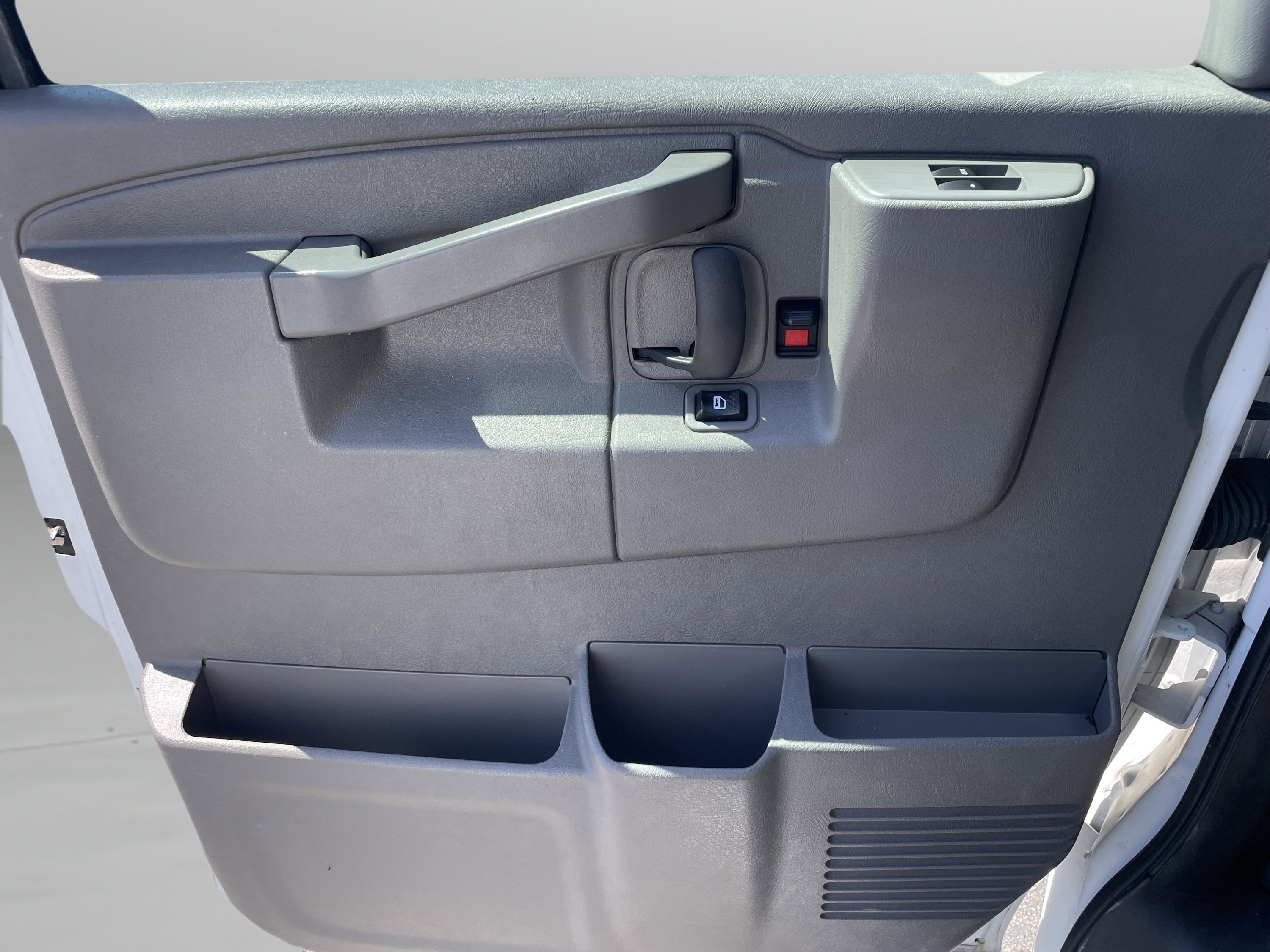 Used 2018 Chevrolet Express 2500 w/ Driver Convenience Package image 18