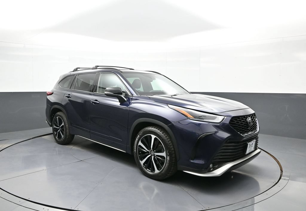 Used 2021 Toyota Highlander XSE AWD/4WD image 4