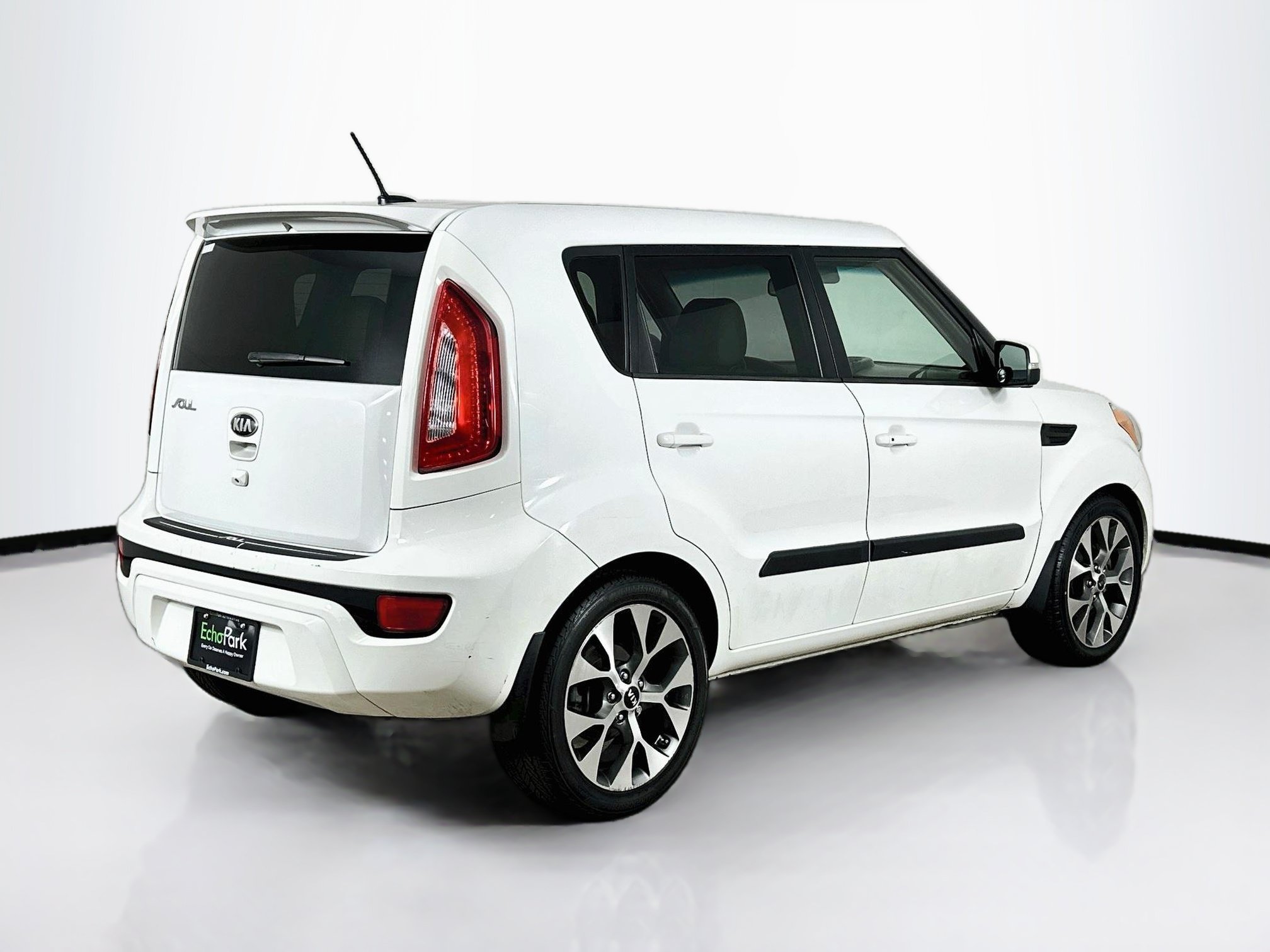 Used 2013 Kia Soul ! w/ Premium Pkg FWD image 9