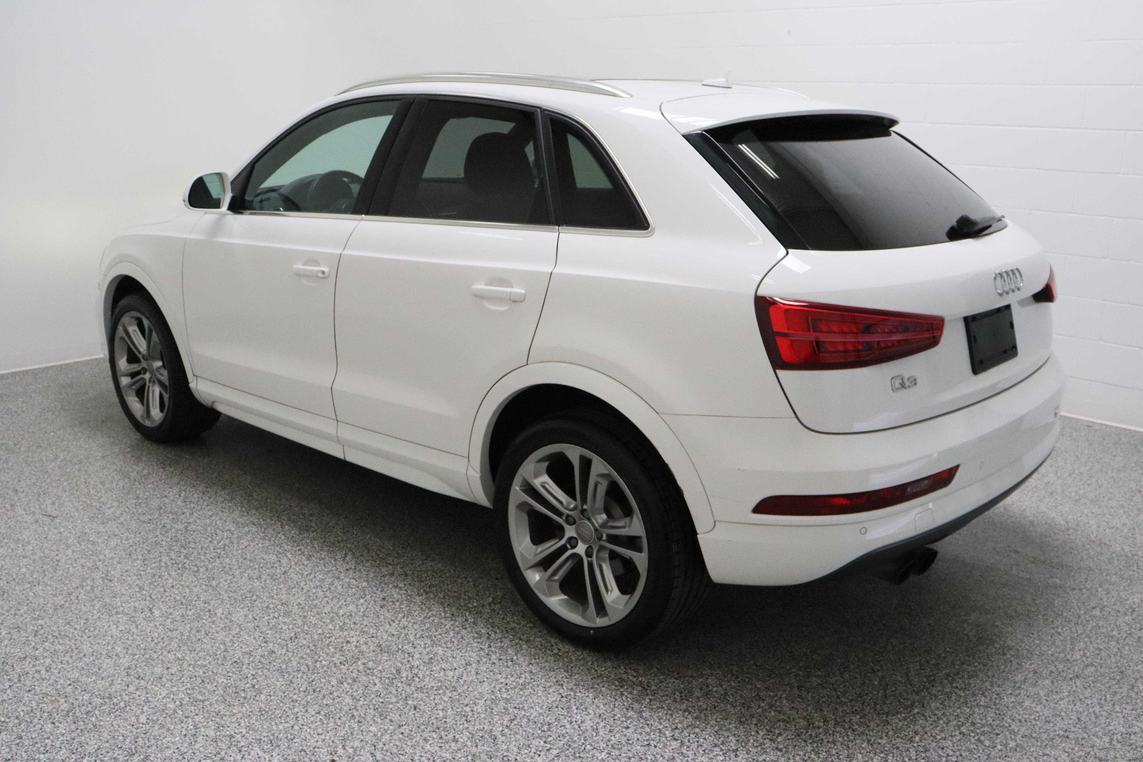 Used 2017 Audi Q3 2.0T Premium Plus w/ Premium Plus Package FWD image 9