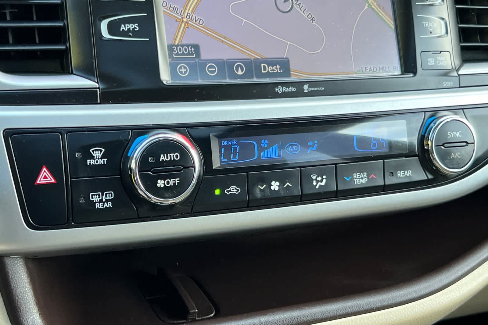 Used 2014 Toyota Highlander XLE FWD image 24