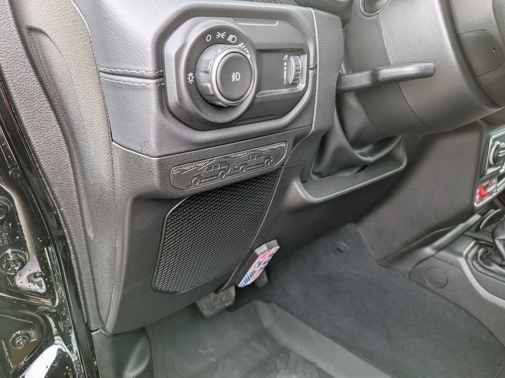 Used 2026 Jeep Wrangler Unlimited Rubicon AWD/4WD image 12