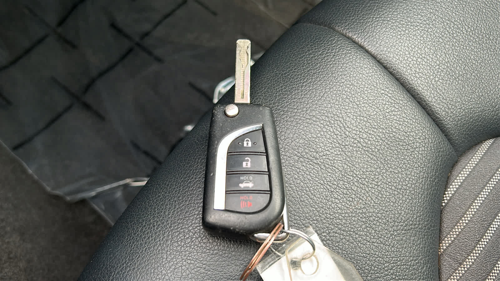 Used 2022 Toyota Camry SE FWD image 29