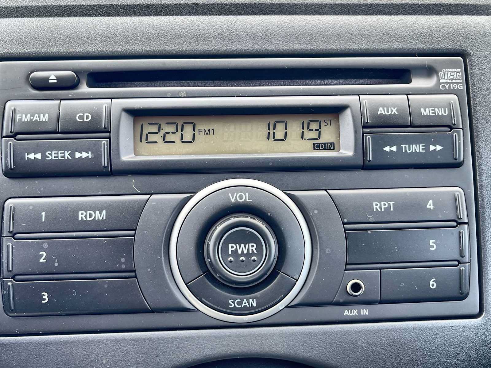 Used 2014 Nissan Versa SV FWD image 12