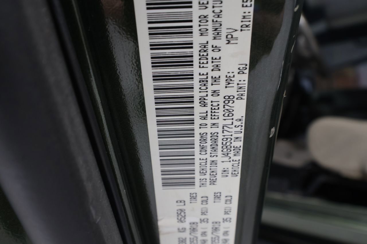 Used 2007 Jeep Wrangler Unlimited Sahara w/ Dual Top Group image 19