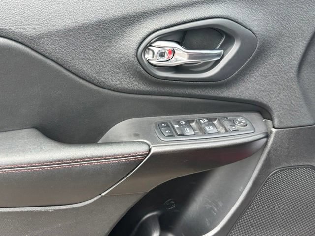 Certified 2019 Jeep Cherokee Trailhawk w/ Comfort/Convenience Group AWD/4WD image 14