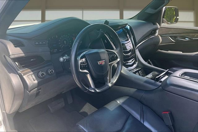 Used 2018 Cadillac Escalade Platinum AWD/4WD image 14