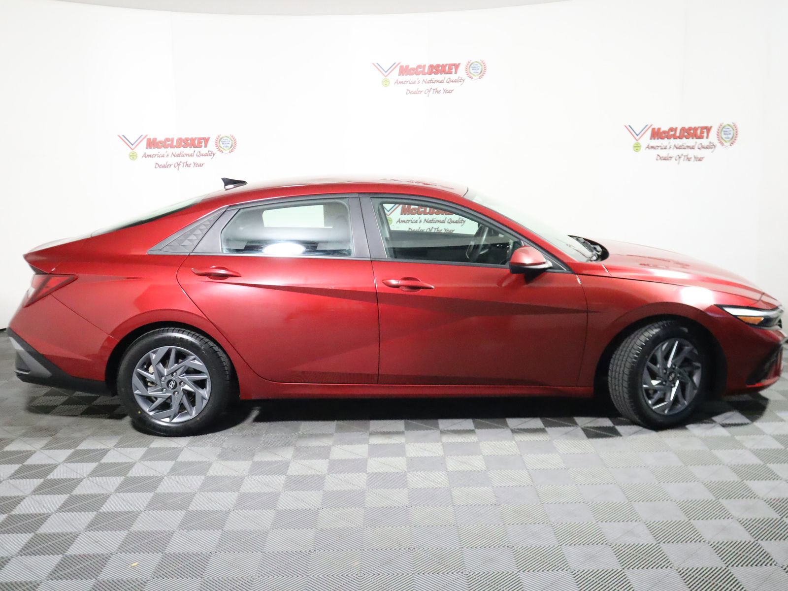 Used 2024 Hyundai Elantra SEL FWD image 3