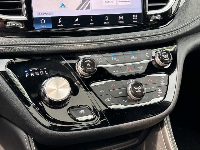 New 2026 Chrysler Pacifica Limited FWD image 13