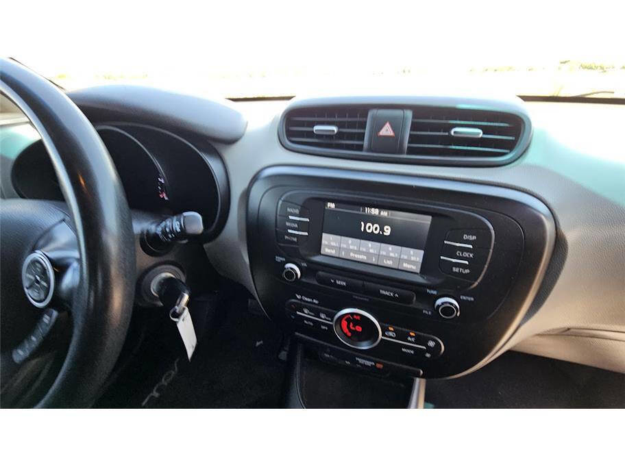 Used 2017 Kia Soul + image 17