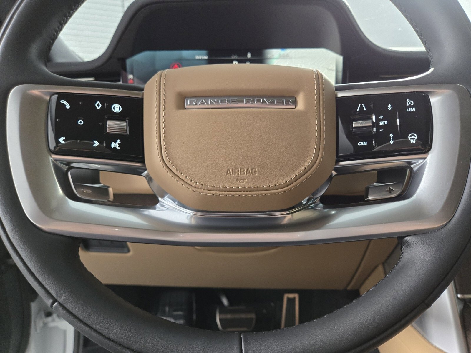 New 2025 Land Rover Range Rover SE image 24