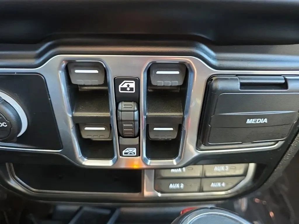 Used 2022 Jeep Wrangler Unlimited Sahara image 26