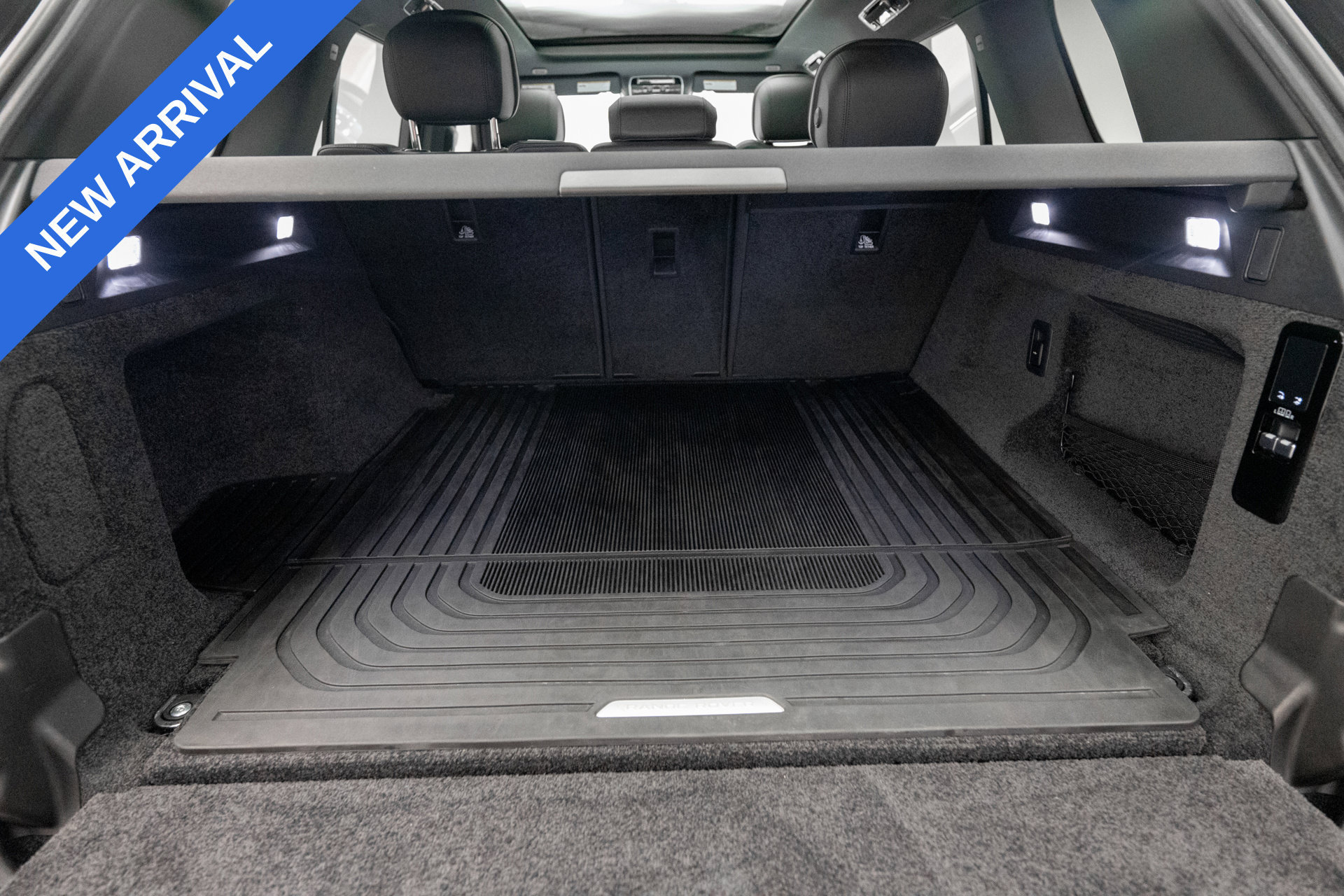 Used 2025 Land Rover Range Rover SE AWD/4WD image 36