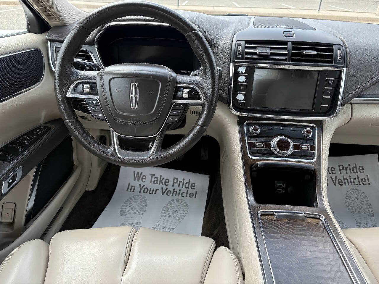 Used 2017 Lincoln Continental Premiere FWD image 28