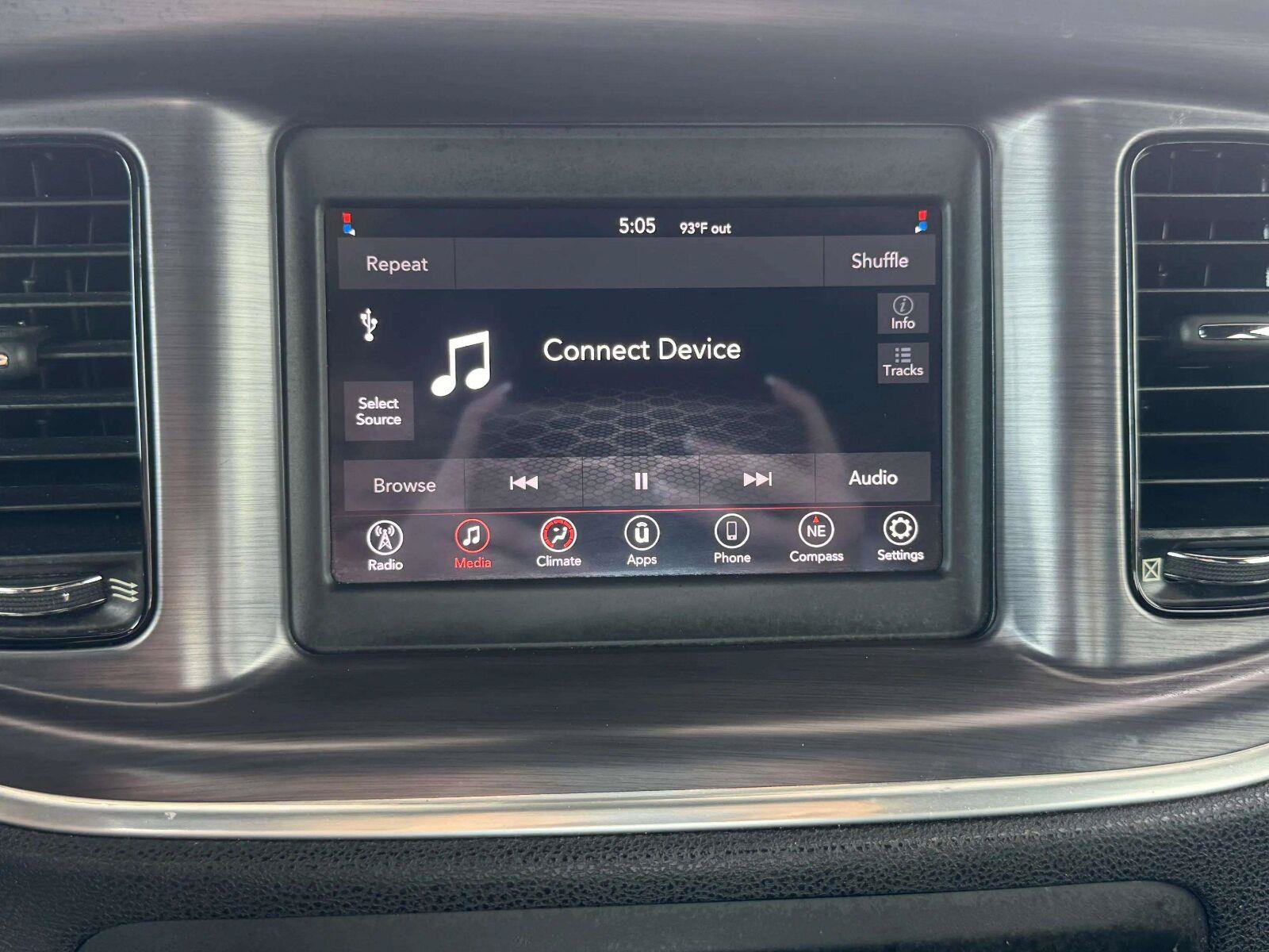 Used 2018 Dodge Charger SXT RWD image 25