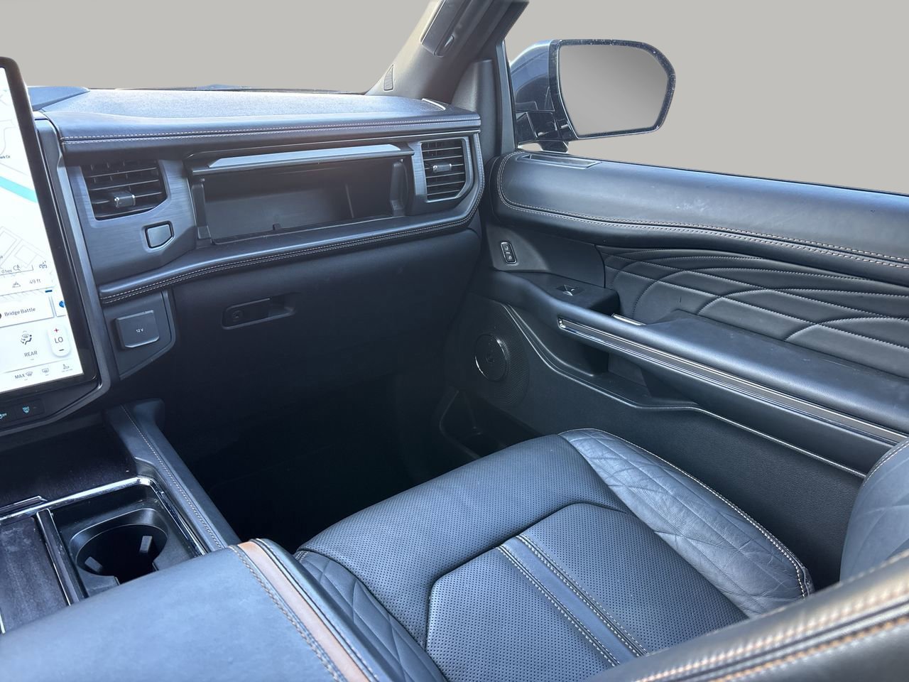 Used 2023 Ford Expedition Platinum image 16