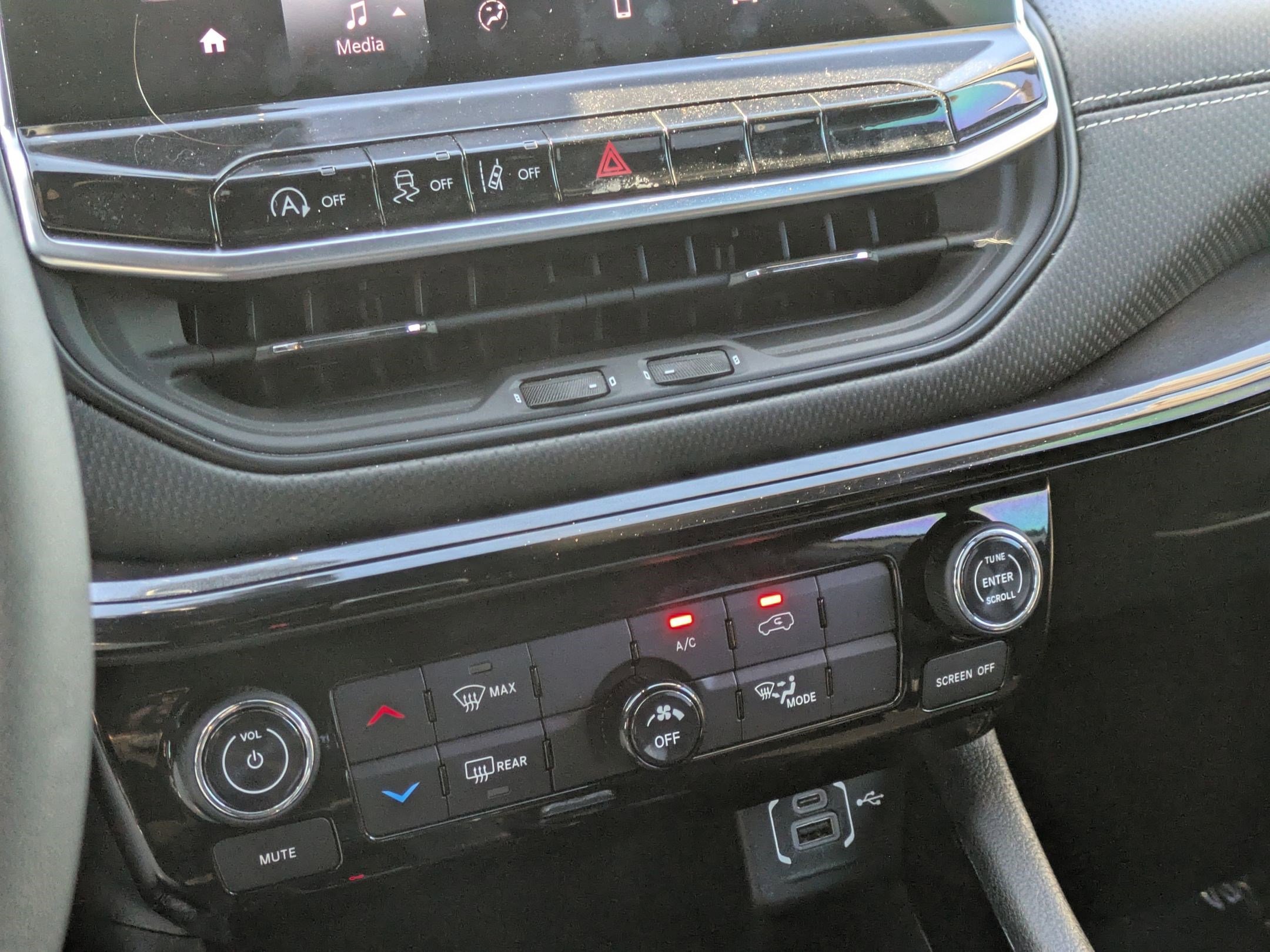 Used 2023 Jeep Compass Altitude image 14