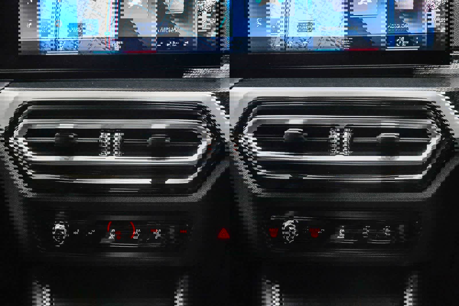 Used 2024 BMW 230i Coupe w/ Premium Package image 17