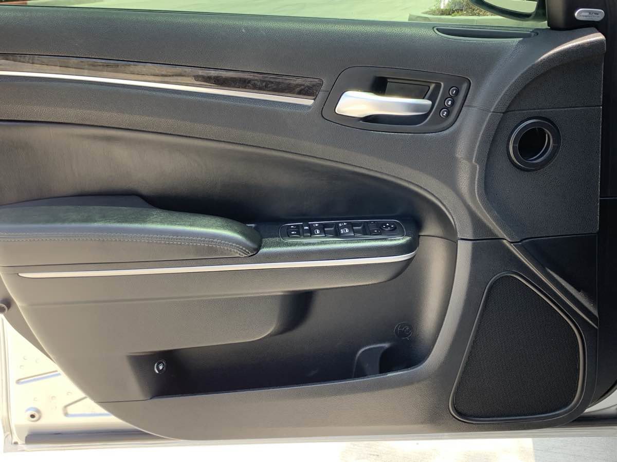 Used 2020 Chrysler 300 Limited image 10