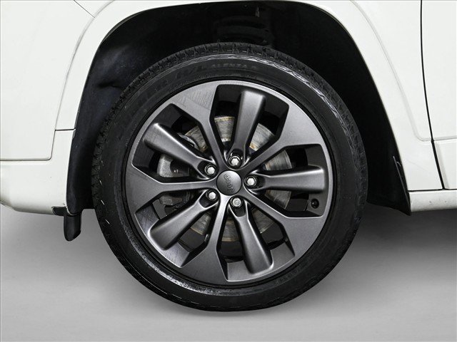 Used 2019 Jeep Cherokee High Altitude AWD/4WD image 25