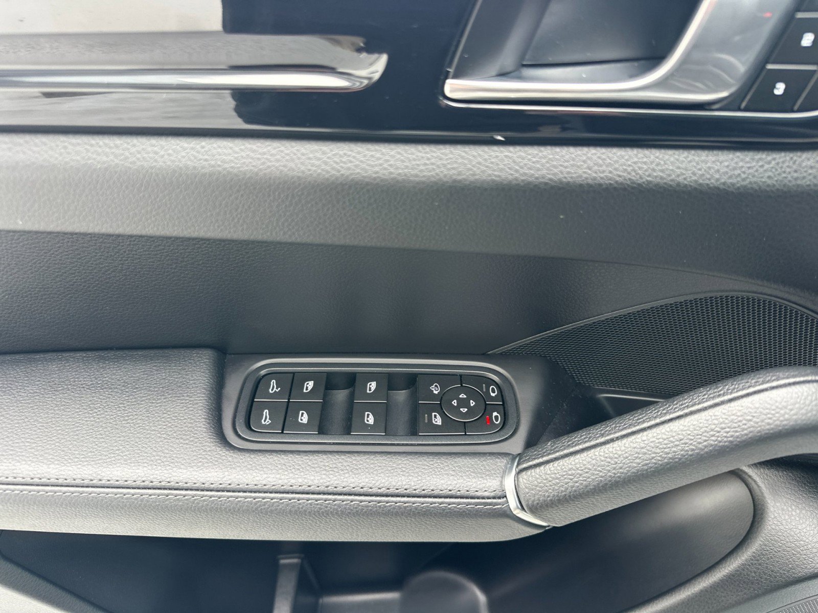 Certified 2023 Porsche Cayenne Coupe image 12