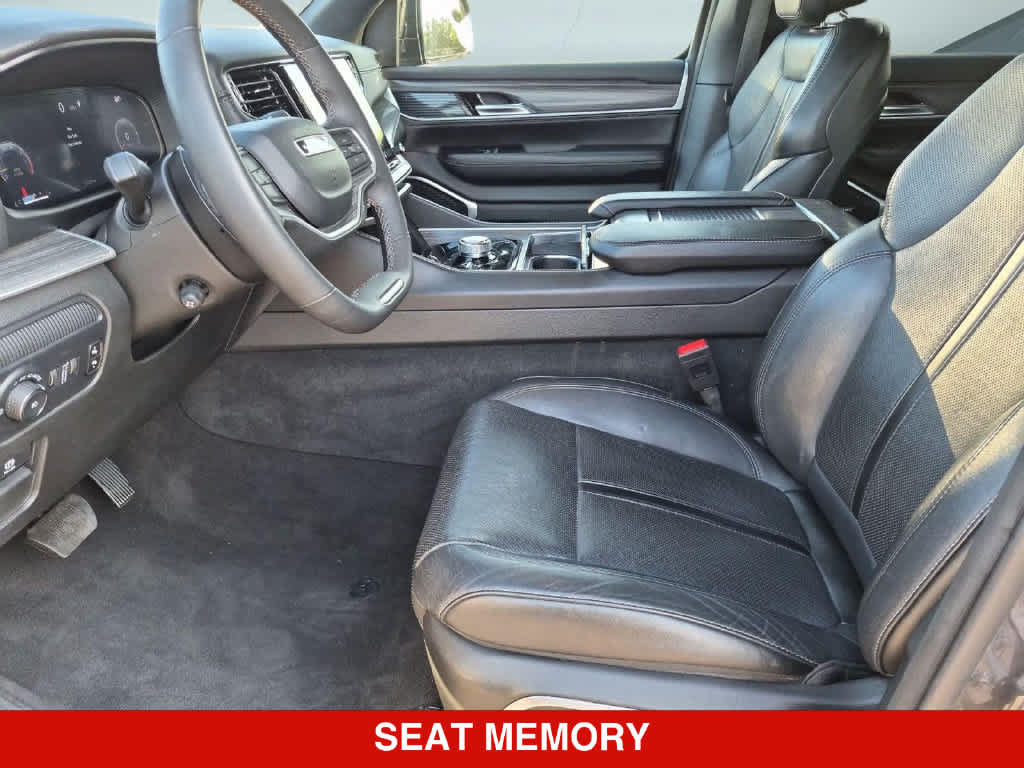 Used 2024 Jeep Wagoneer L Series II AWD/4WD image 16