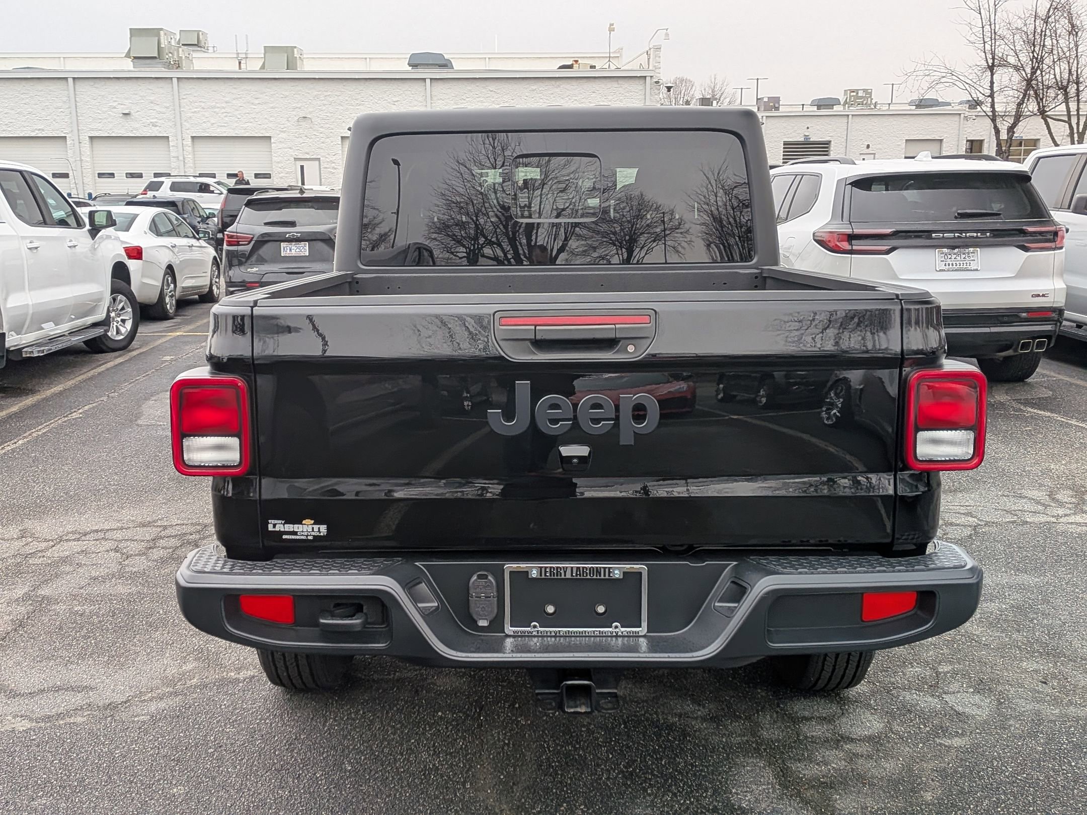 Used 2022 Jeep Gladiator Sport image 8