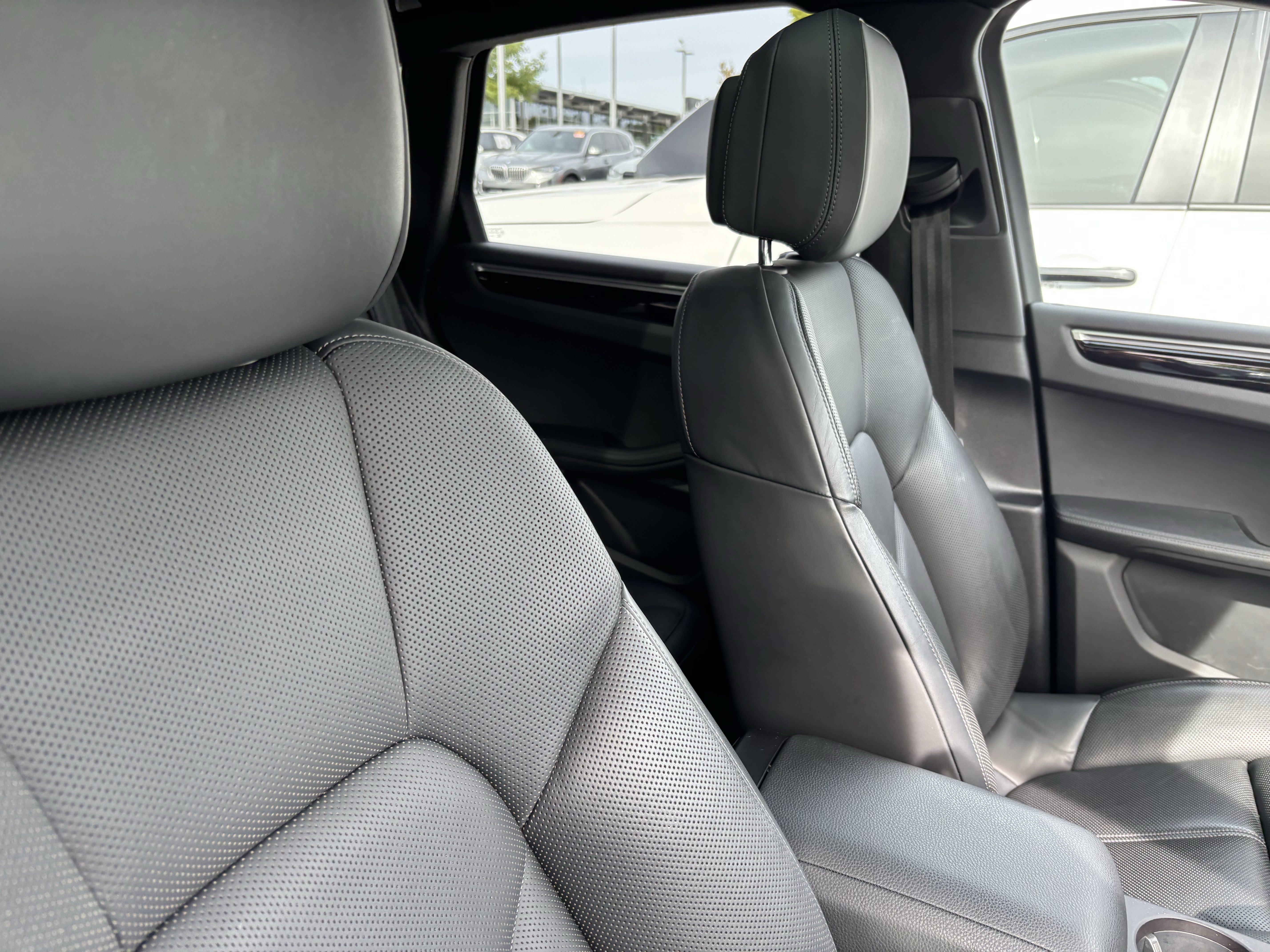 Used 2020 Porsche Macan AWD/4WD image 34